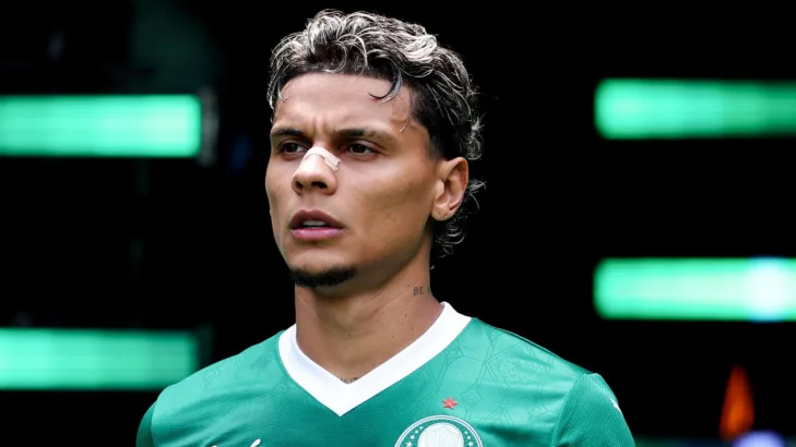 Nicola coloca Benfica na disputa por Richard Ríos após oferta da Roma: “Palmeiras exige R$ 195 milhões” Nicola coloca Benfica na disputa por Richard Ríos após oferta da Roma: “Palmeiras exige R$ 195 milhões”
