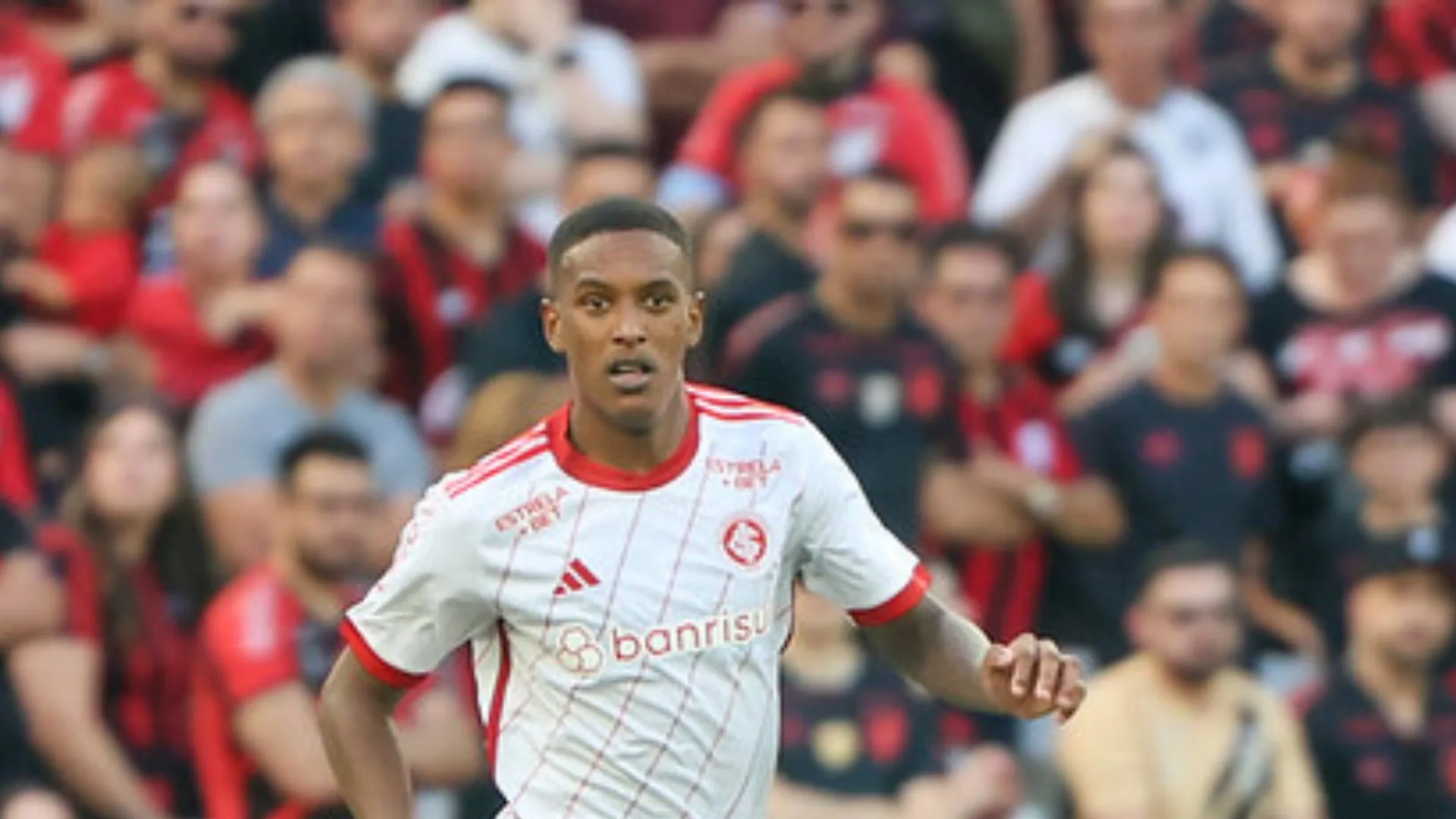 Torcida do Vasco rejeita contratação do zagueiro Robert Renan: “É melhor ser rebaixado logo”