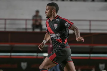 Robert, emprestado pelo Atlético-MG ao Atlético-GO, se destaca na Série B e vira líder de assistências