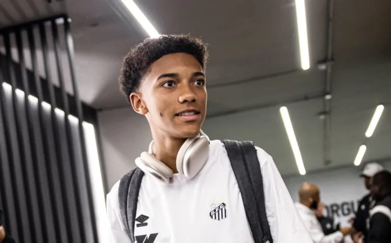 Sormani apresenta cenário pessimista para Robinho Jr no Santos: “Possível que perca espaço”