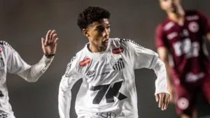 Robinho Jr dá assistência em amistoso do Santos e empolga a torcida do Santos: “Domínio de quem conhece”