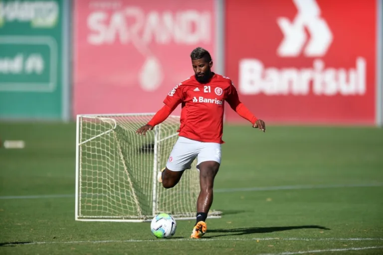 Rodinei aprova período vivido no Internacional e mostra gratidão por Abel Braga: “Foi uma experiência única”