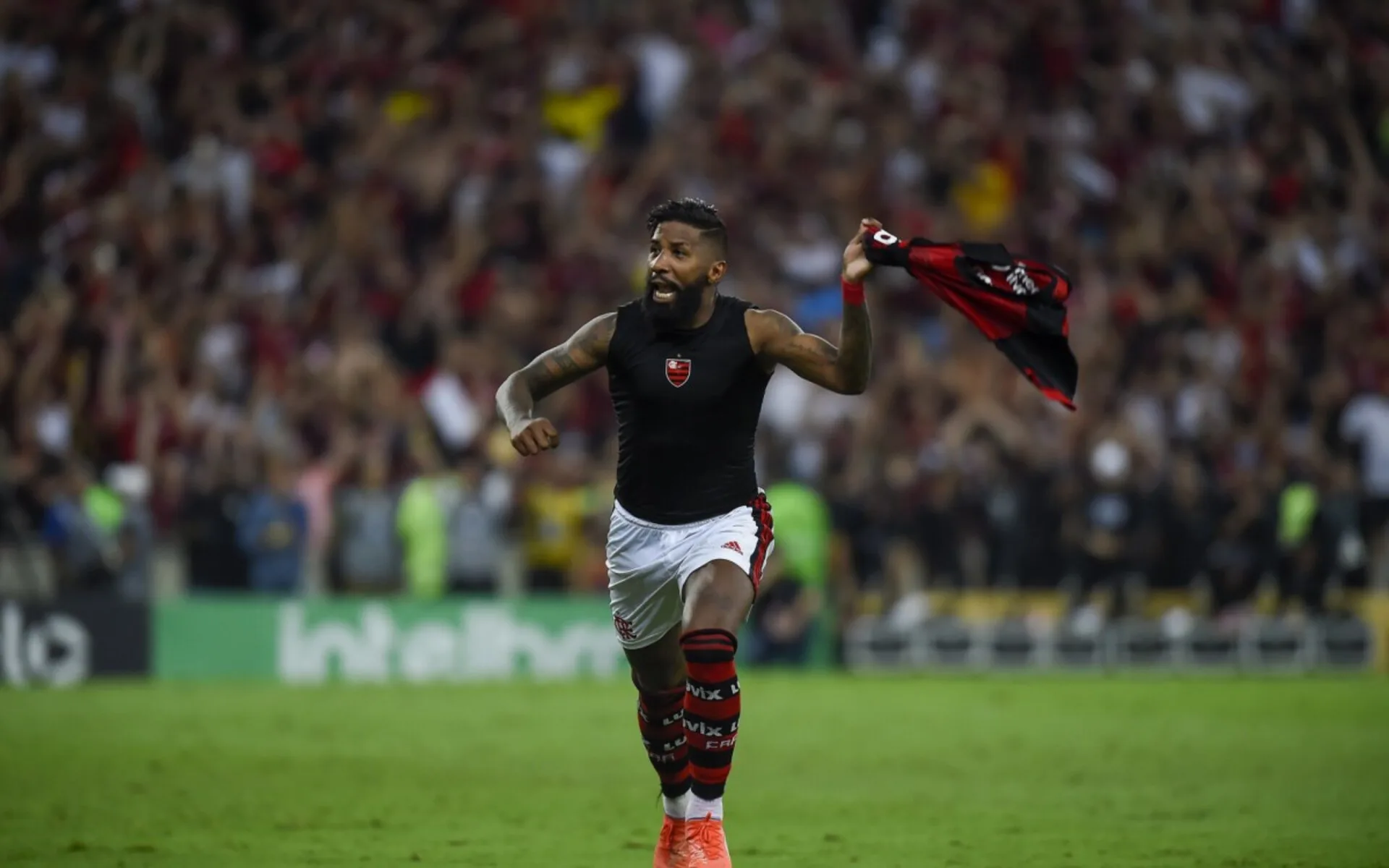 Rodinei diz que Gerson é craque e revela aprendizados com Rogério Ceni no Flamengo: “Tinha umas novidades”