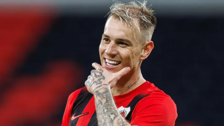 Chico Garcia cita Flamengo e Palmeiras ao falar de Róger Guedes no Grêmio: “Nenhum outro clube fez isso”