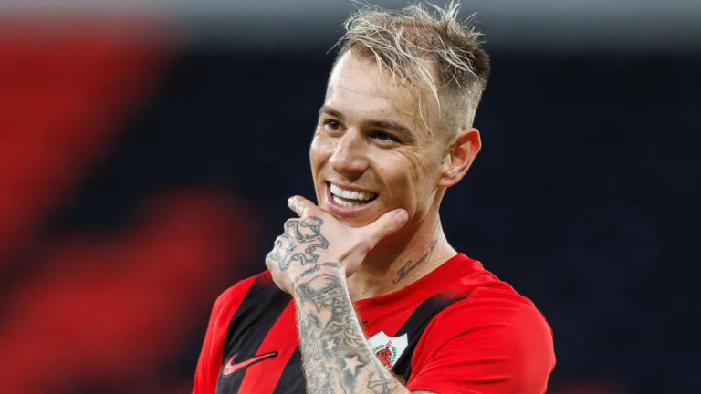 Roger Guedes ainda tenta liberação do Al-Rayyan e Eduardo Gabardo revela: “Grêmio não pretende fazer qualquer movimento”