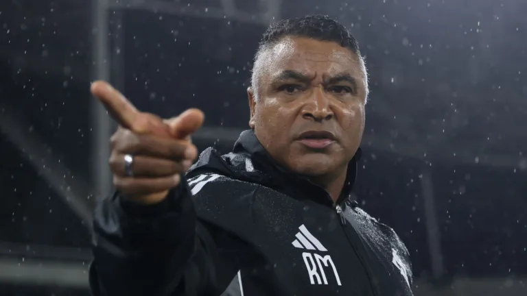 Roger Machado vê necessidade de reação urgente do Internacional na volta do Brasileirão: “A demanda é a recuperação”