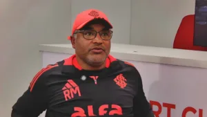 Torcedores do Internacional desaprovam escalação de Roger Machado contra o Fluminense, pela Copa do Brasil: “Não mudou nada”