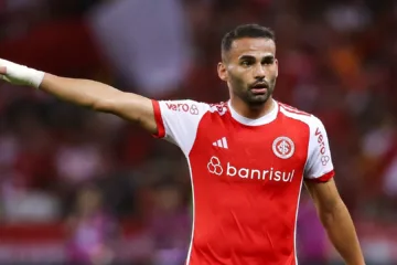 Roger Machado promove mudanças e Thiago Maia ganha nova função no meio-campo do Internacional em retomada do Brasileirão