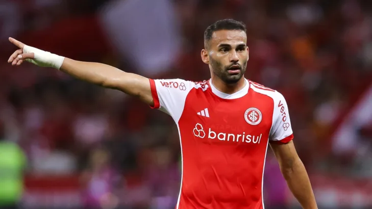 Roger Machado promove mudanças e Thiago Maia ganha nova função no meio-campo do Internacional em retomada do Brasileirão Roger Machado promove mudanças e Thiago Maia ganha nova função no meio-campo do Internacional em retomada do Brasileirão
