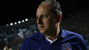 Casagrande reprova decisão de Rogério Ceni em poupar titulares do Bahia na Sul-Americana: “Poderia ter feito melhor”