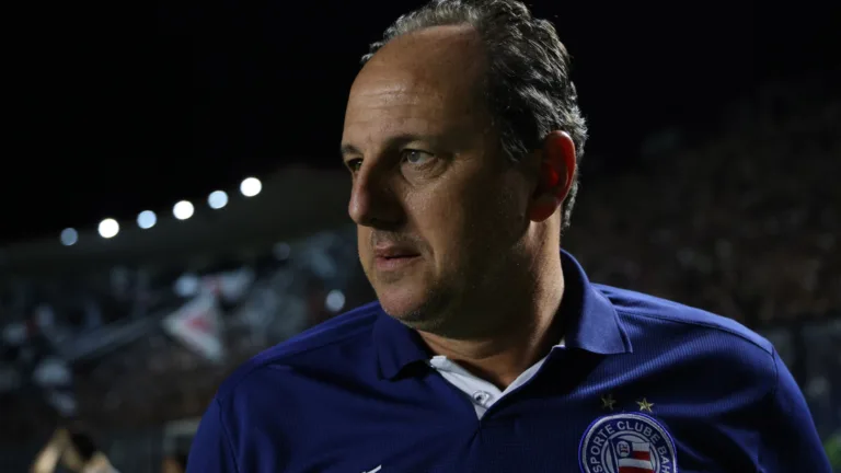 Casagrande reprova decisão de Rogério Ceni em poupar titulares do Bahia na Sul-Americana: “Poderia ter feito melhor”