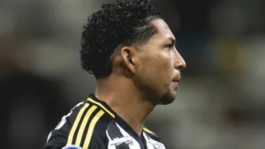Rony tem multa rescisória barata no Atlético-MG e Nicola alerta: “Fez essa exigência”