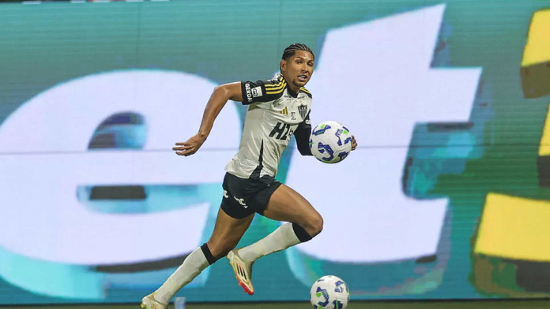 Rony joga? Atacante vira dúvida para Atlético-MG após polêmica com pedido de rescisão