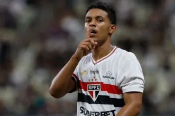 Torcedores do São Paulo temem rebaixamento no Brasileirão após grave lesão de Ryan Francisco: “Pode assinar o regulamento”