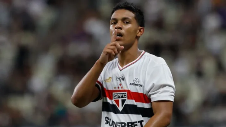 Torcedores do São Paulo temem rebaixamento no Brasileirão após grave lesão de Ryan Francisco: “Pode assinar o regulamento” Torcedores do São Paulo temem rebaixamento no Brasileirão após grave lesão de Ryan Francisco: “Pode assinar o regulamento”