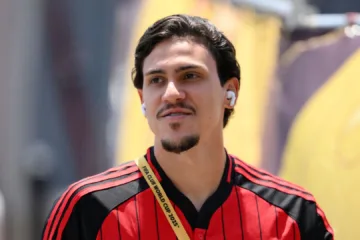 Até quando vai o contrato de Pedro com o Flamengo, alvo de polêmica com Filipe Luís