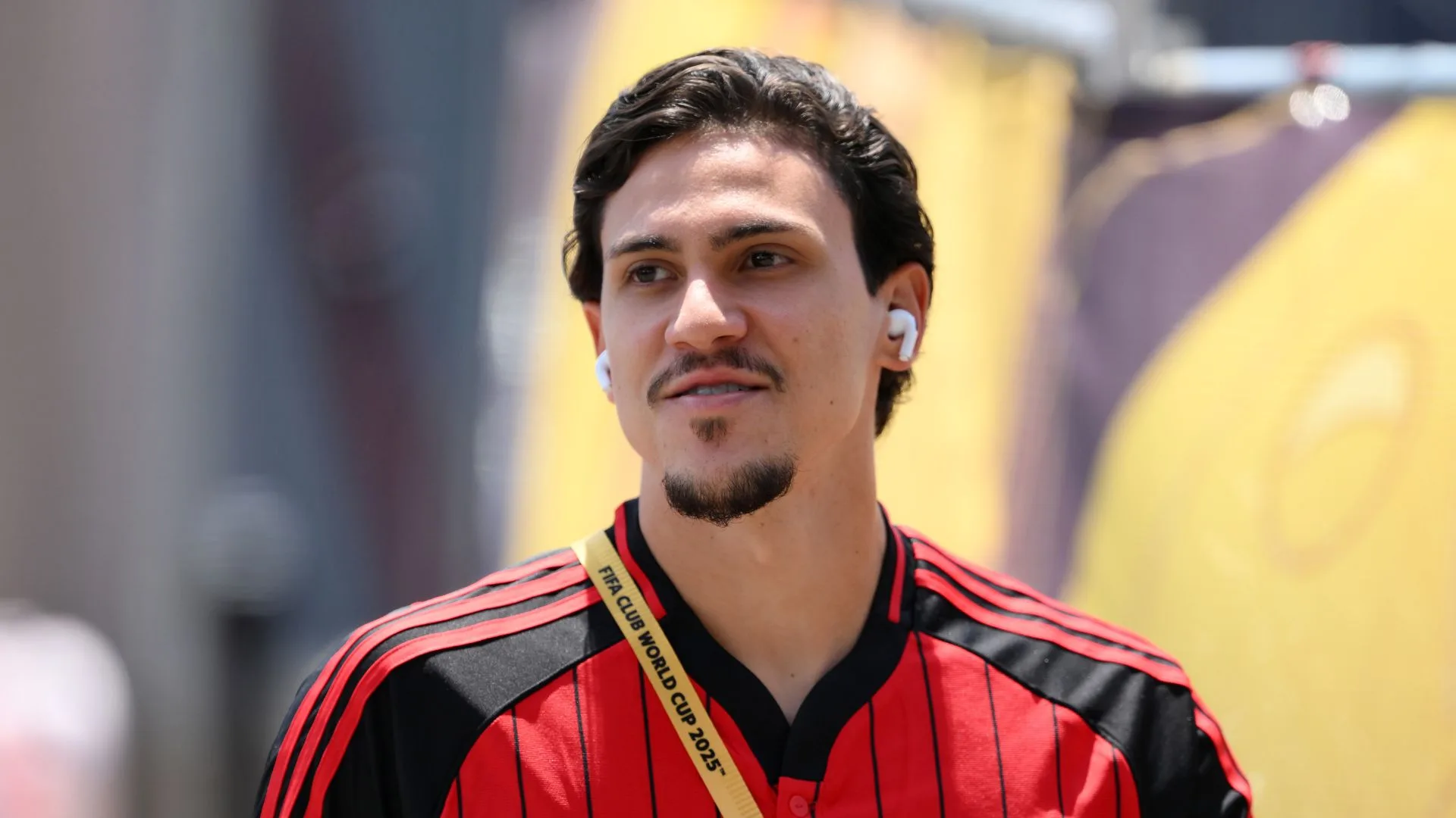 Até quando vai o contrato de Pedro com o Flamengo, alvo de polêmica com Filipe Luís