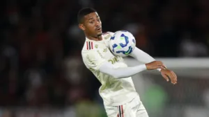 Samu Lino tem gol anulado em estreia pelo Flamengo e torcida ovaciona: “Vai ser o cara do time”