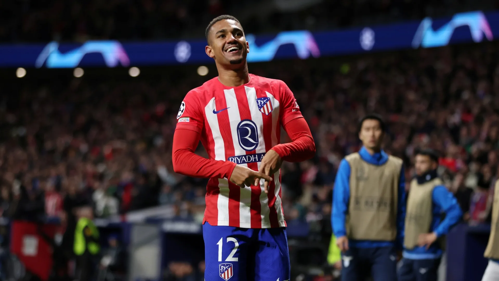 Samuel Lino pode se tornar o maior reforço do futebol brasileiro e Nicola detalha negociação no Flamengo: “Superando Vitor Roque”