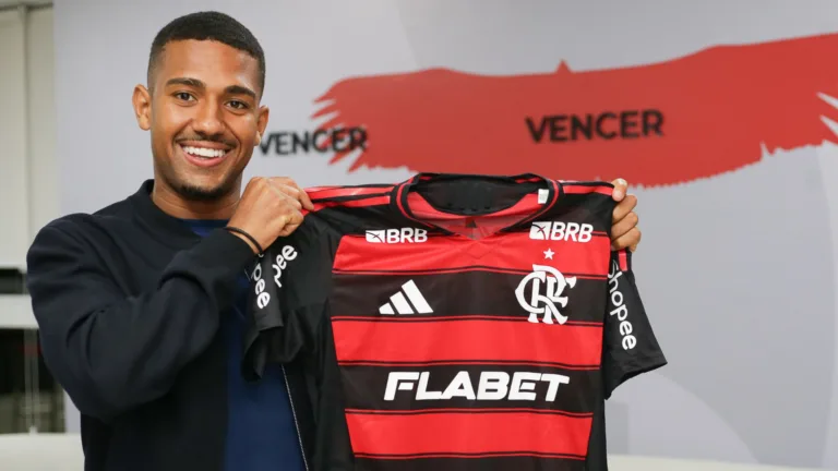 Samuel Lino é apresentado no Flamengo e se impressiona com estrutura: “Melhor que o Atlético de Madrid”