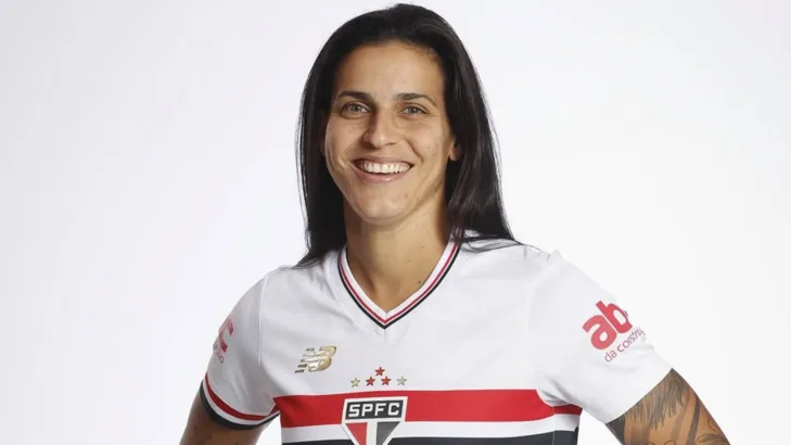 Nathane, ex-jogadora do Santos, fecha com o São Paulo pelo restante da temporada Nathane, ex-jogadora do Santos, fecha com o São Paulo pelo restante da temporada