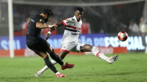 Onde assistir São Paulo x Corinthians no Brasileirão: escalações, desfalques e retrospecto