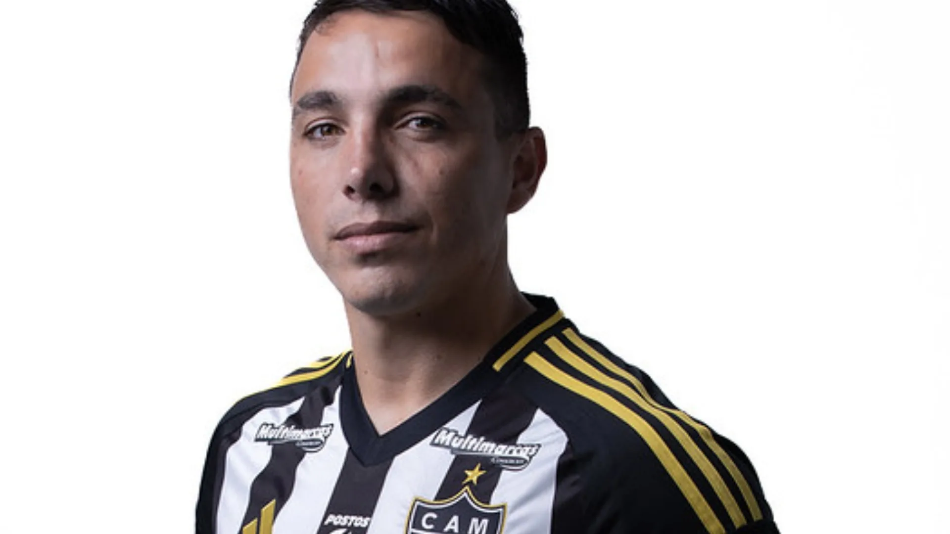 Saravia segue negociando renovação com Atlético-MG e Lucas Tanaka atualiza situação: “Quer dois anos de contrato” 