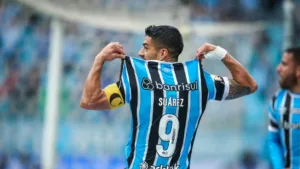 Suárez deve deixar o Inter Miami e torcedores do Grêmio reagem: “Sem joelho é melhor que qualquer um”