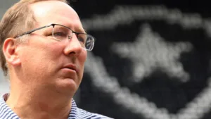 Textor mais próximo do Botafogo pode ter influência ainda maior nos bastidores e chance de crescimento nos investimentos