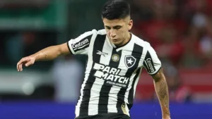 Thiago Almada, do Botafogo, fica perto de ser o jogador mais valioso do Brasileirão; Estêvão e Gerson estão de saída