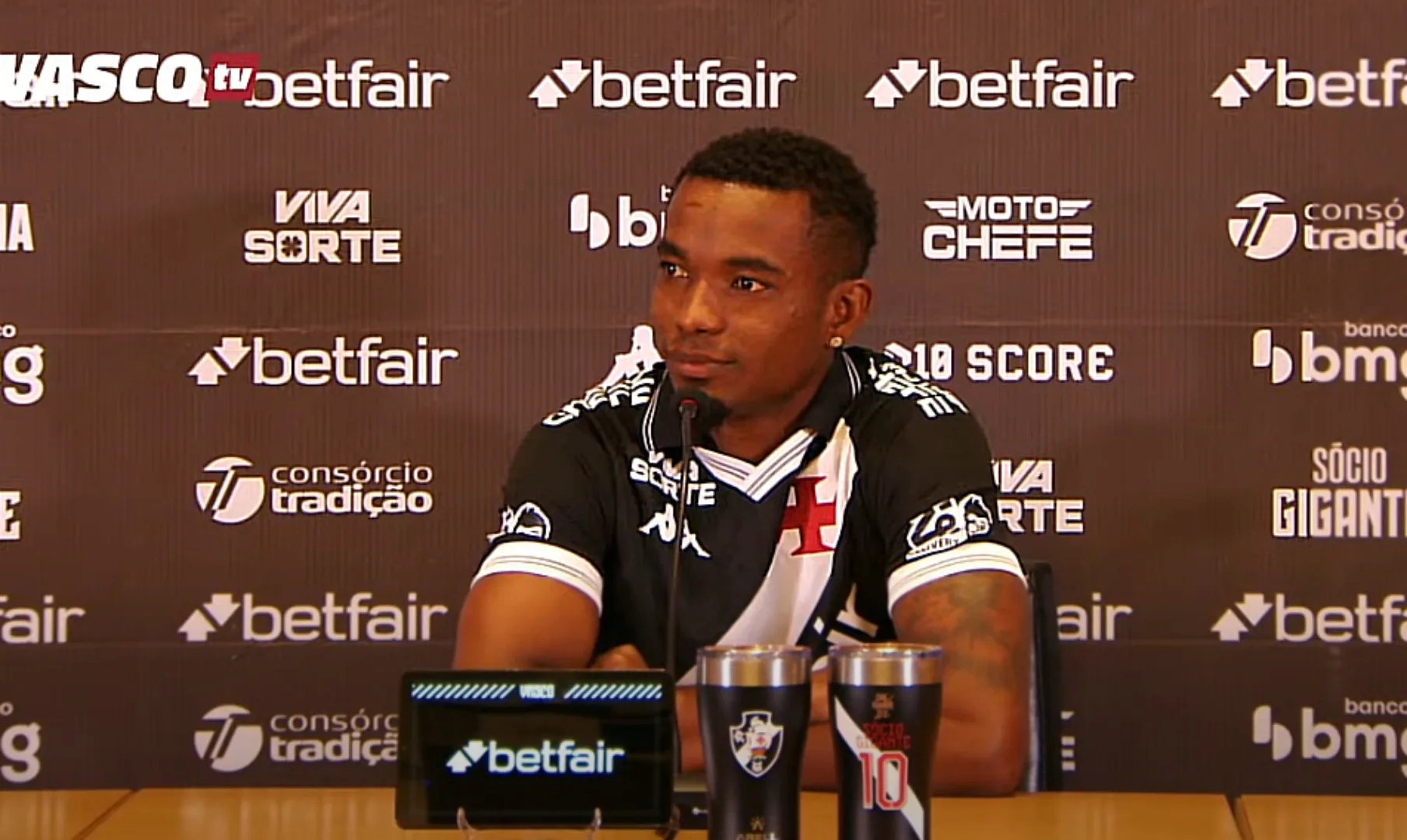 Thiago Mendes comemora chegada ao Vasco e revela que ficou “preso” no Catar: “Não me liberaram antes”