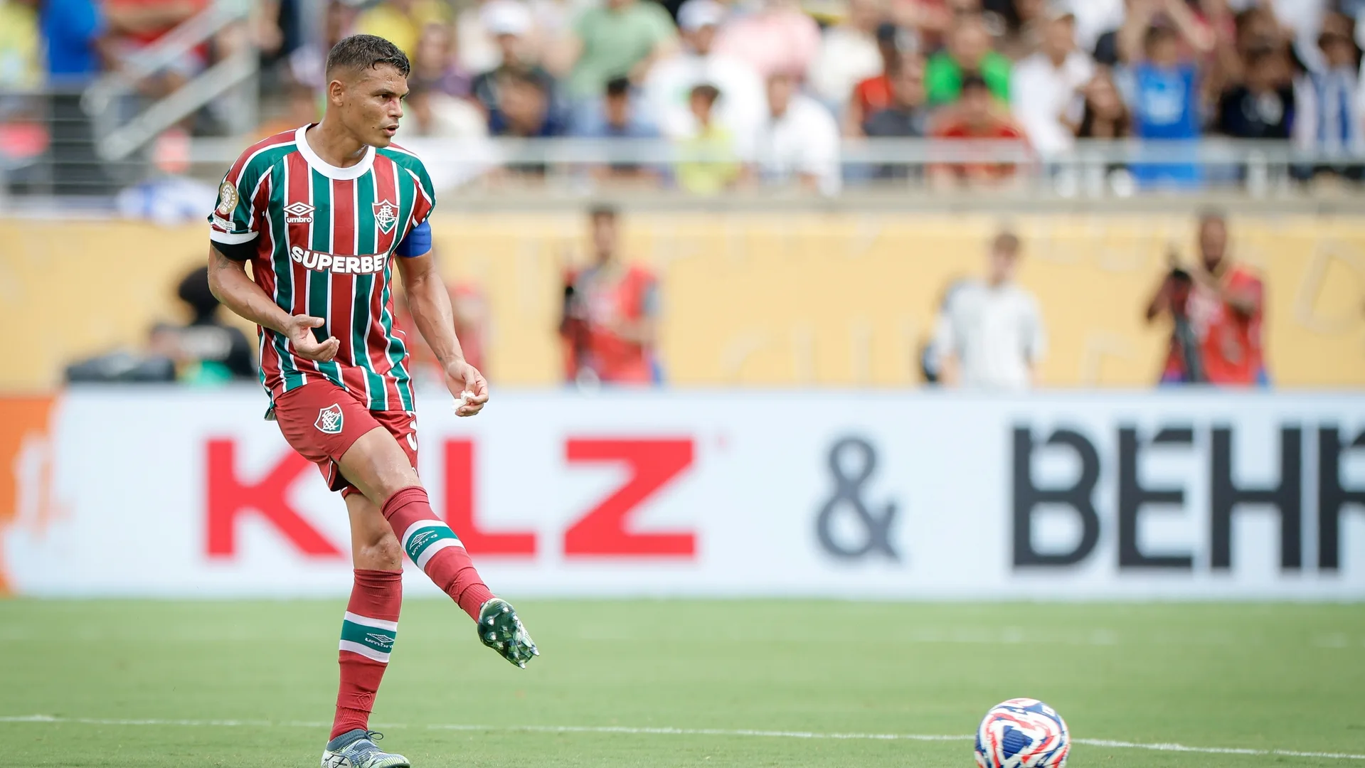 Ricardo Rocha aponta qualidades de Thiago Silva e pede zagueiro do Fluminense na seleção: “Está dando aula de futebol”