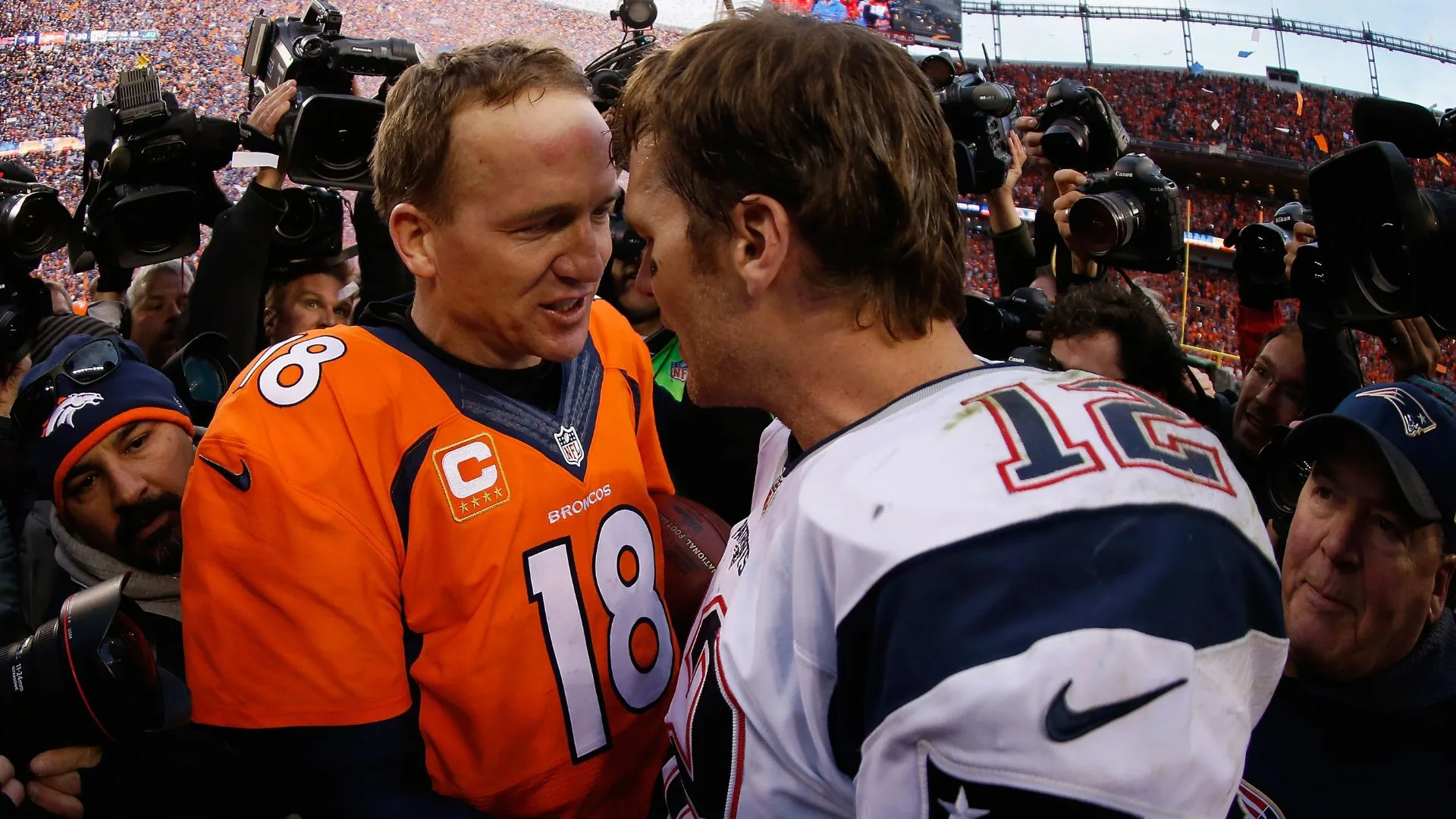 Tom Brady exalta rivalidade com Peyton Manning na NFL: “Foi um presente para minha carreira”