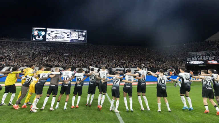 Flavio Prado ironiza projeto de SAF no Corinthians com poder centrado nos torcedores: “Isso é uma piada”