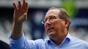 Torcida do Botafogo dá conselho a John Textor após Lyon apresentar recurso: “Sai dessa barca furada”