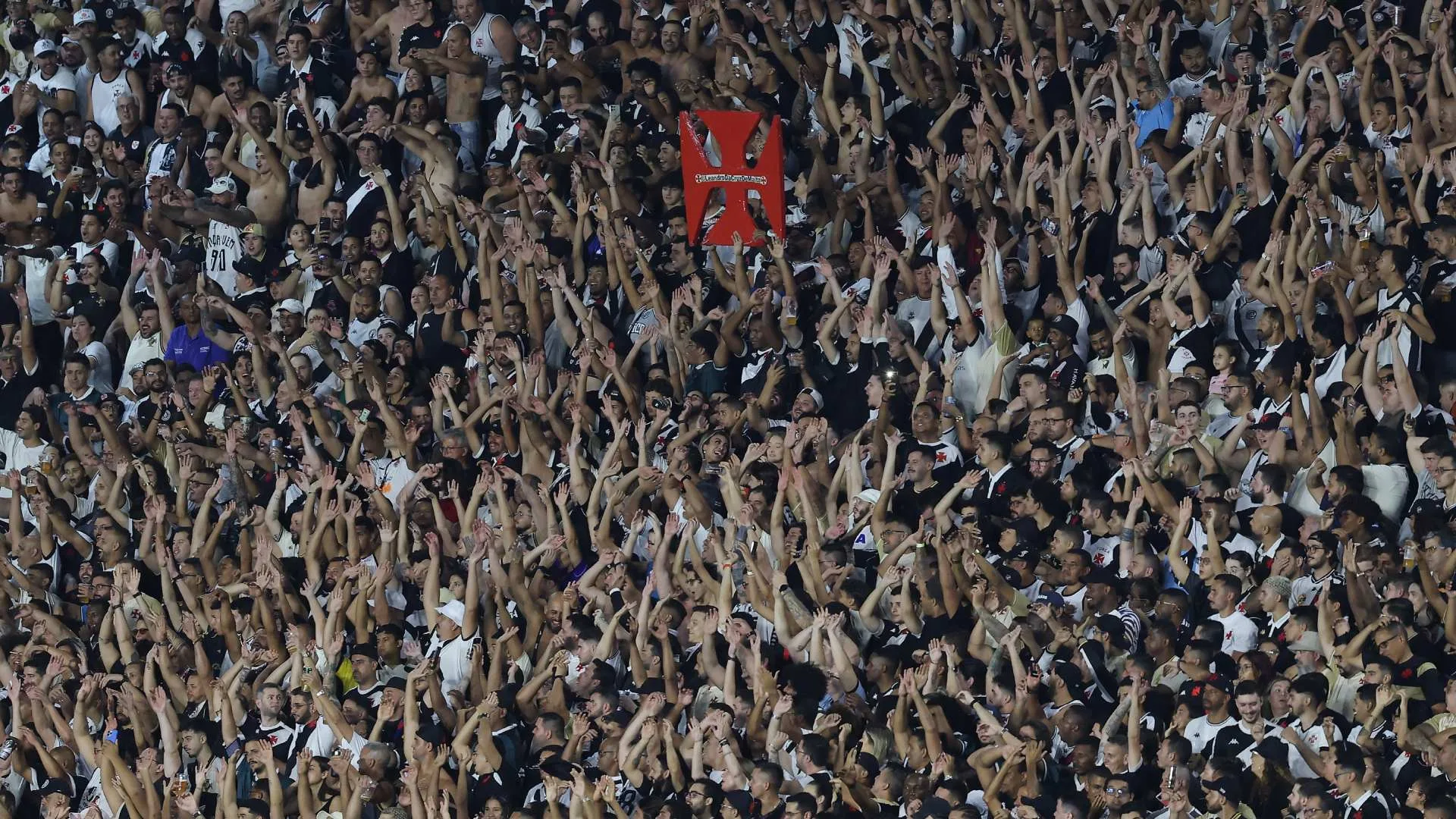 Ingressos esgotados para Vasco x Corinthians, domingo, pela final da Copa do Brasil