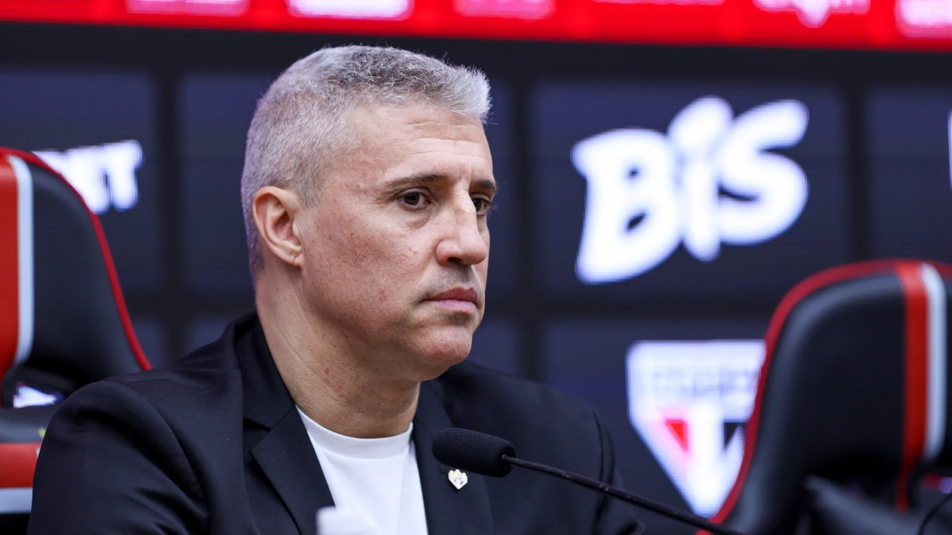 Torcida do São Paulo detona declaração de Crespo após derrota para o Flamengo no Brasileirão: “Perdeu meu respeito”