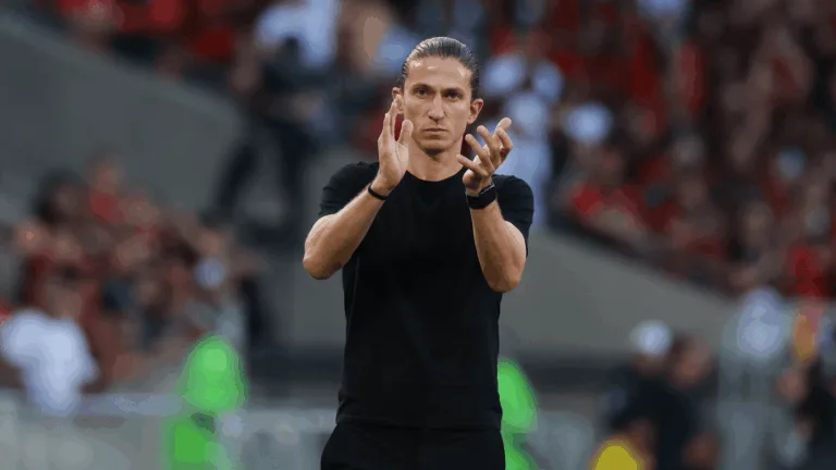 Tostão dá razão para Filipe Luís em polêmica com Pedro no Flamengo: “O futebol não pode tolerar”