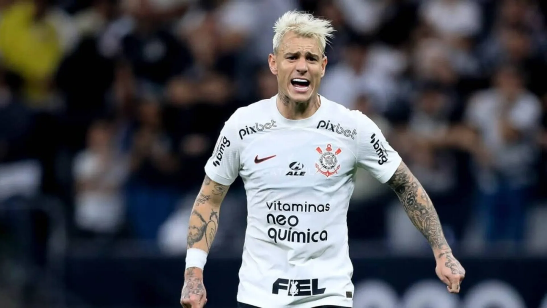 Torcida do Grêmio resgata declaração de Róger Guedes na época que defendia o Corinthians: “Família inteira gremista”