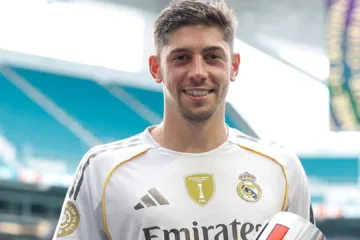 Cicinho ignora Yamal, do Barcelona, e elege Valverde, do Real Madrid, melhor do mundo: “Encaixa em qualquer time”