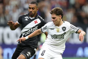 Rivellino vê Botafogo enfraquecido em 2025 e indica sofrimento do Vasco no Brasileirão: “É um momento preocupante”