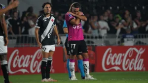 Vasco desperdiça chances e Del Valle carimba eliminação com empate na Sul-Americana; torcedores temem rebaixamento