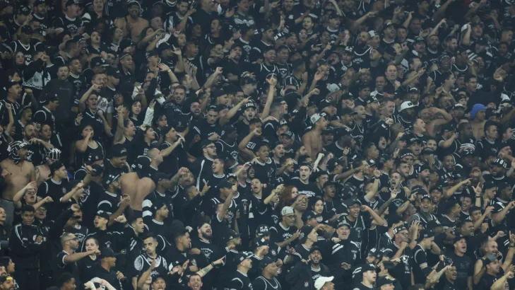 Vessoni discute sobre responsabilidade do Corinthians nas ações dos torcedores: “O errado é o Hugo Souza” Vessoni discute sobre responsabilidade do Corinthians nas ações dos torcedores: “O errado é o Hugo Souza”
