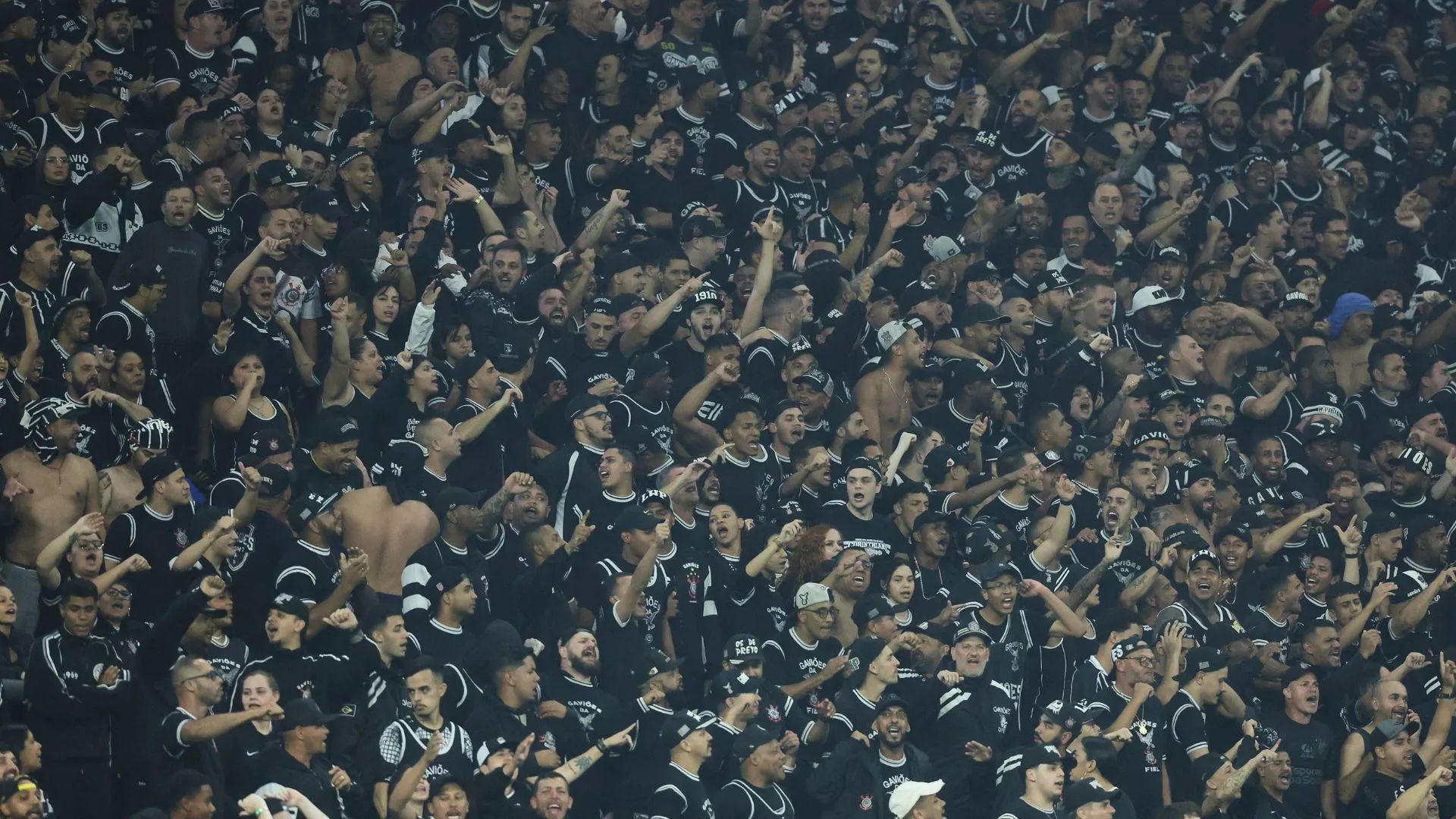Vessoni discute sobre responsabilidade do Corinthians nas ações dos torcedores: “O errado é o Hugo Souza”
