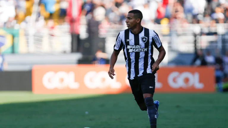 Corinthians tem conversas com Victor Sá e Hernan explica negociação: “Tenta um empréstimo com opção de compra”