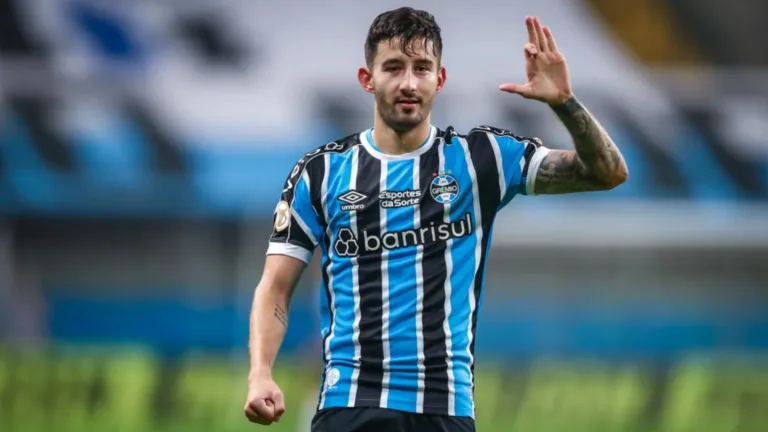 Grêmio divulga relacionados contra o Palmeiras sem Cristaldo, Villasanti e André Henrique e torcida decreta: “Despacha os três”