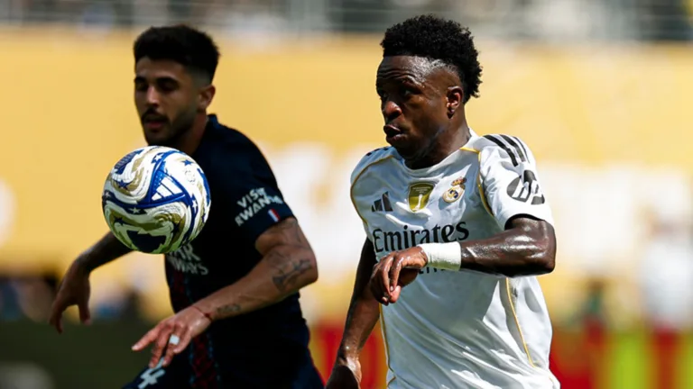 Jornal espanhol detona atuação discreta de Vinícius Júnior em PSG x Real Madrid no Mundial: “Desconectado do jogo”