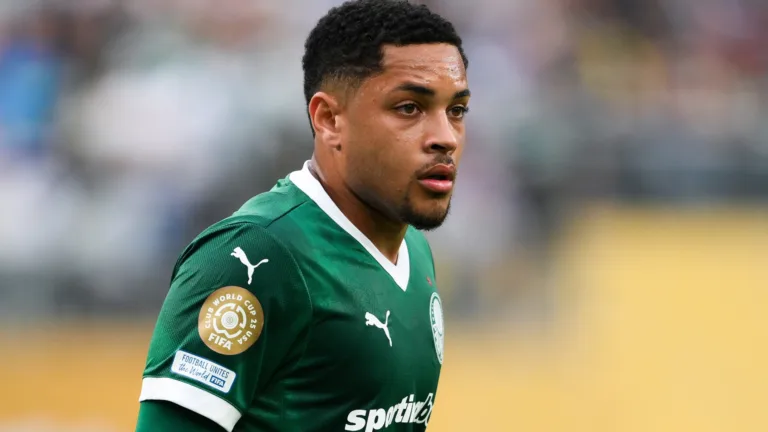 Velloso diz que Vitor Roque tem salário de R$ 2,3 milhões no Palmeiras e assusta Craque Neto: “O Gómez não ganha isso”