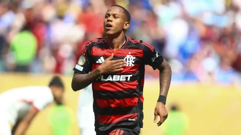 Flamengo encaminha renovação de Wallace Yan e Nicola revela salário baixo: “Multa rescisória de R$ 33 milhões”