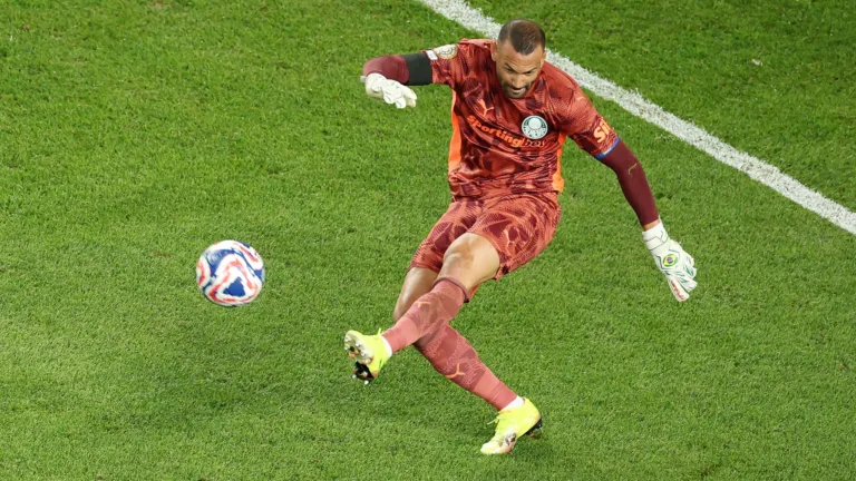 Torcedores cobram Palmeiras por substituto de Weverton após anúncio de Ramón Sosa: “Contrata um goleiro titular”